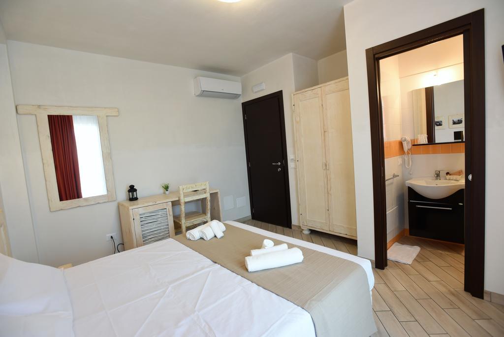 Camere Le Vie Di Omero Torre dell'Orso Exterior foto